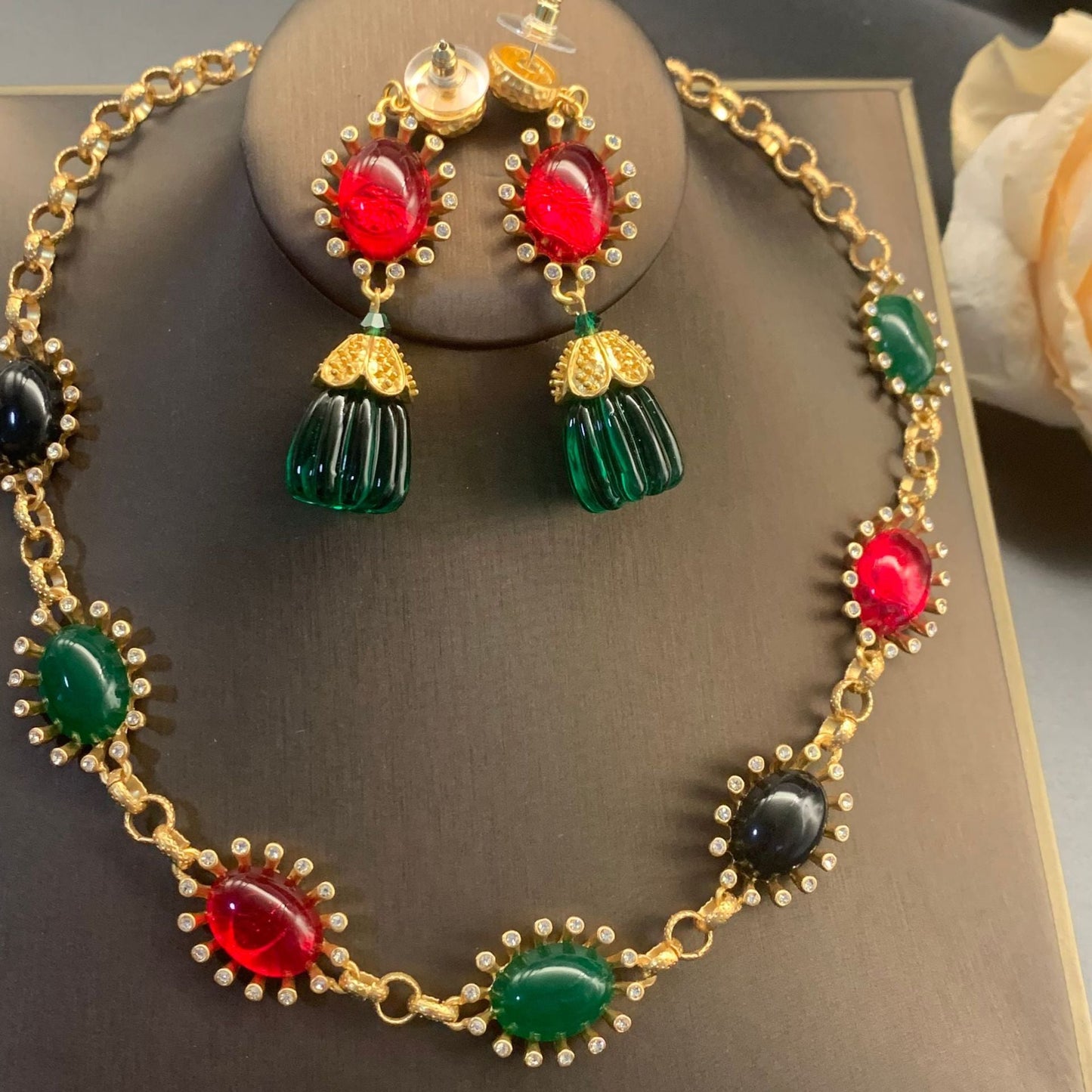 Vintage Niche Luxury Style Glass Inlaid Necklace and Earring Set with a High-End Feel