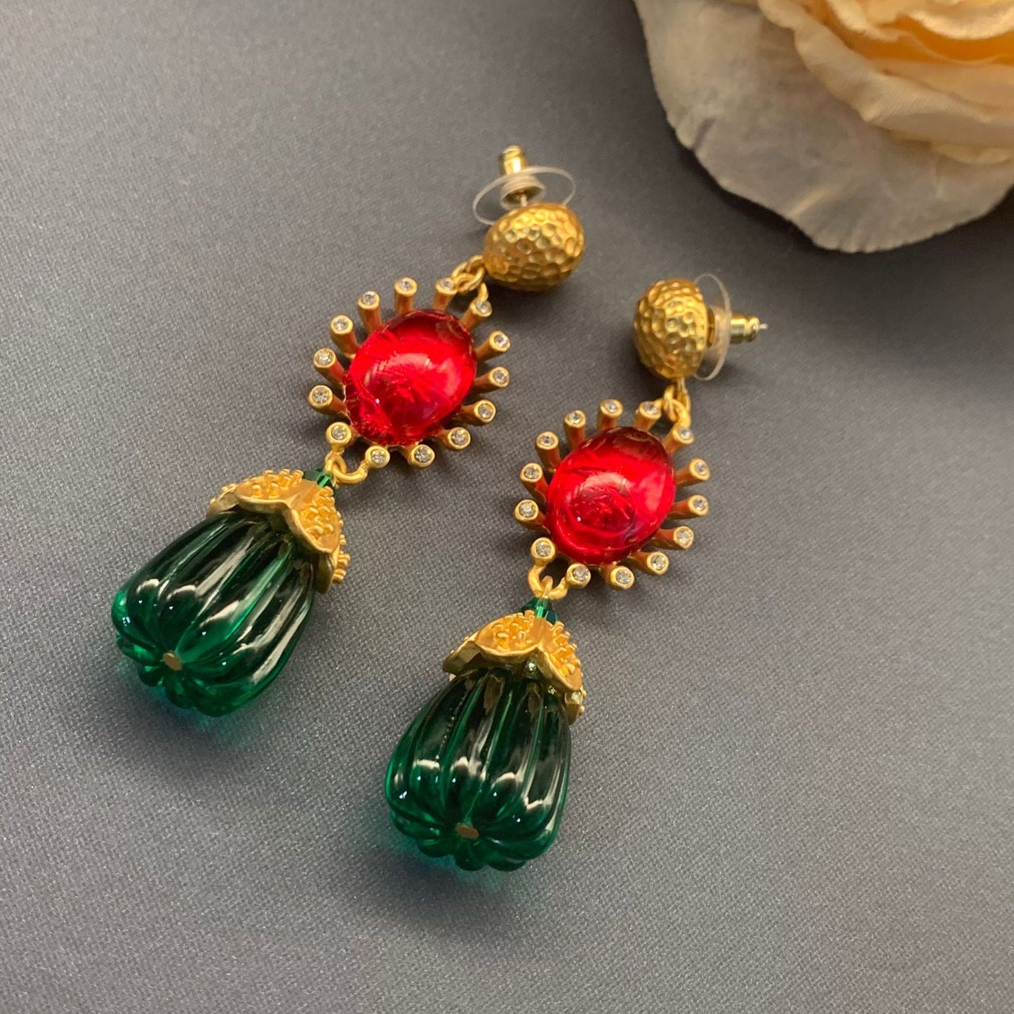 Vintage Niche Luxury Style Glass Inlaid Necklace and Earring Set with a High-End Feel