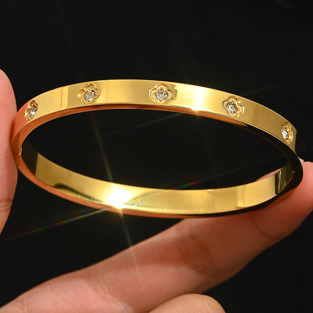 Clover Design Stainless steel 18k gold plated bangle,color-resistant bangle